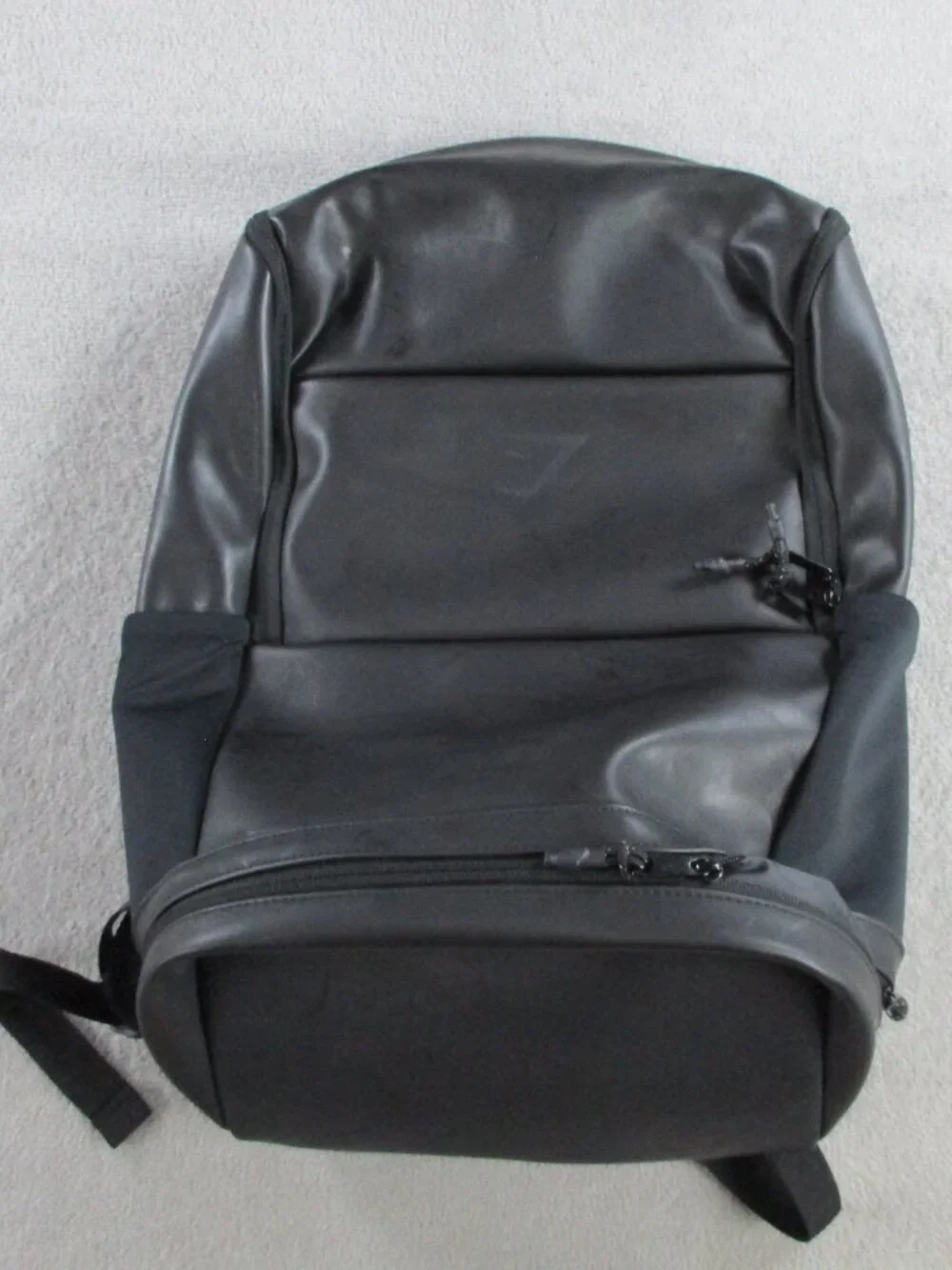 Gymshark Sleek Backpack Black Laptop Travel Bag Meal Prep Padded Logo Gym - Picture 3 of 6